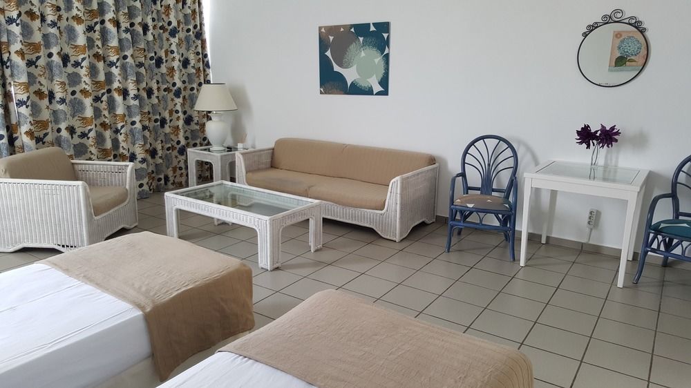 Ciw Hostel Pozo Izquierdo Εξωτερικό φωτογραφία